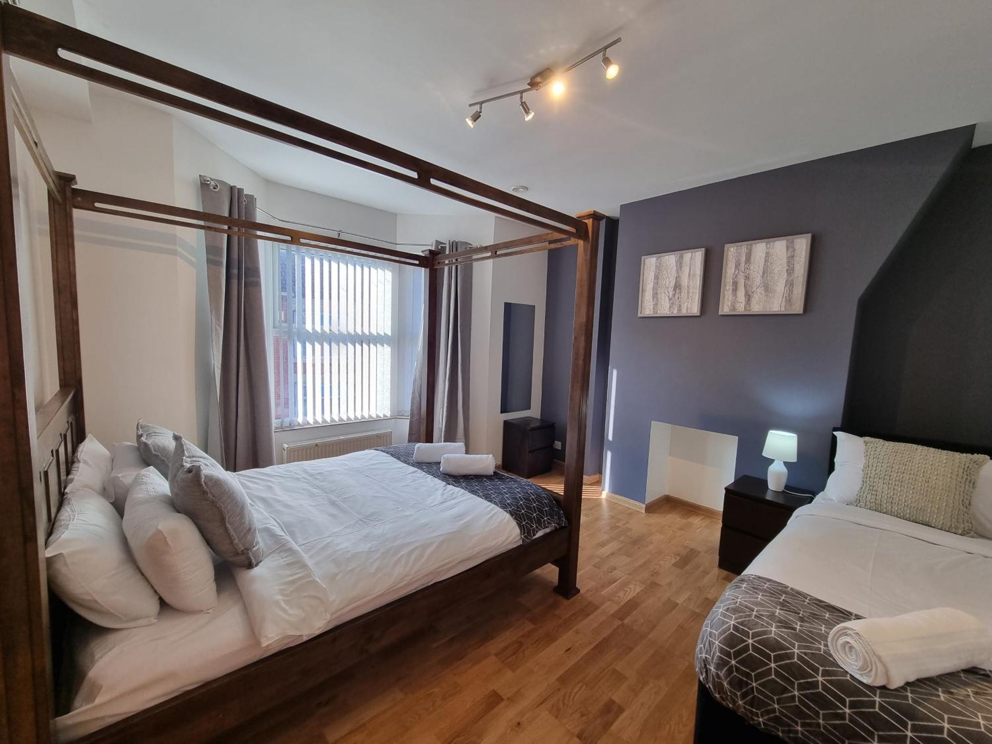 Anfield Luxe Retreat - Stylish Stay With Parking - Steps From Stadium - Short Drive To City Centre リヴァプール エクステリア 写真