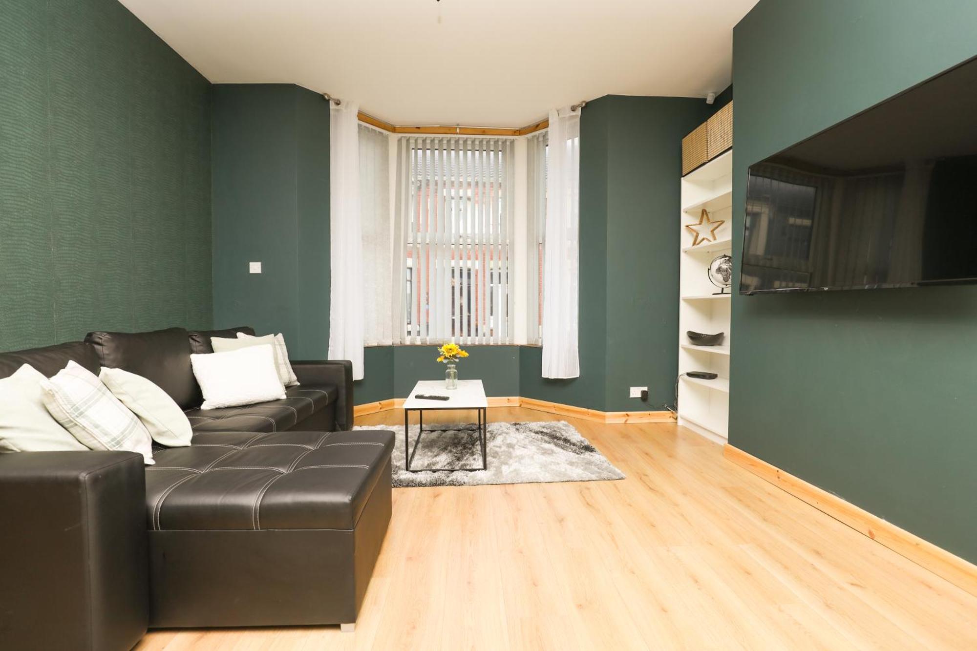 Anfield Luxe Retreat - Stylish Stay With Parking - Steps From Stadium - Short Drive To City Centre リヴァプール エクステリア 写真