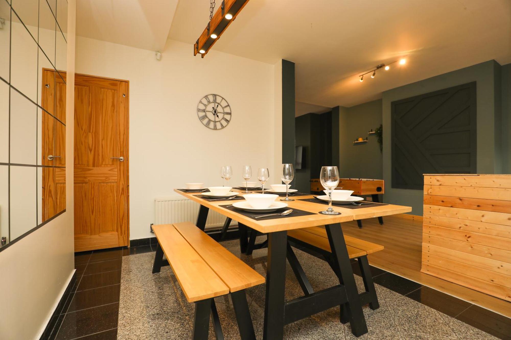 Anfield Luxe Retreat - Stylish Stay With Parking - Steps From Stadium - Short Drive To City Centre リヴァプール エクステリア 写真