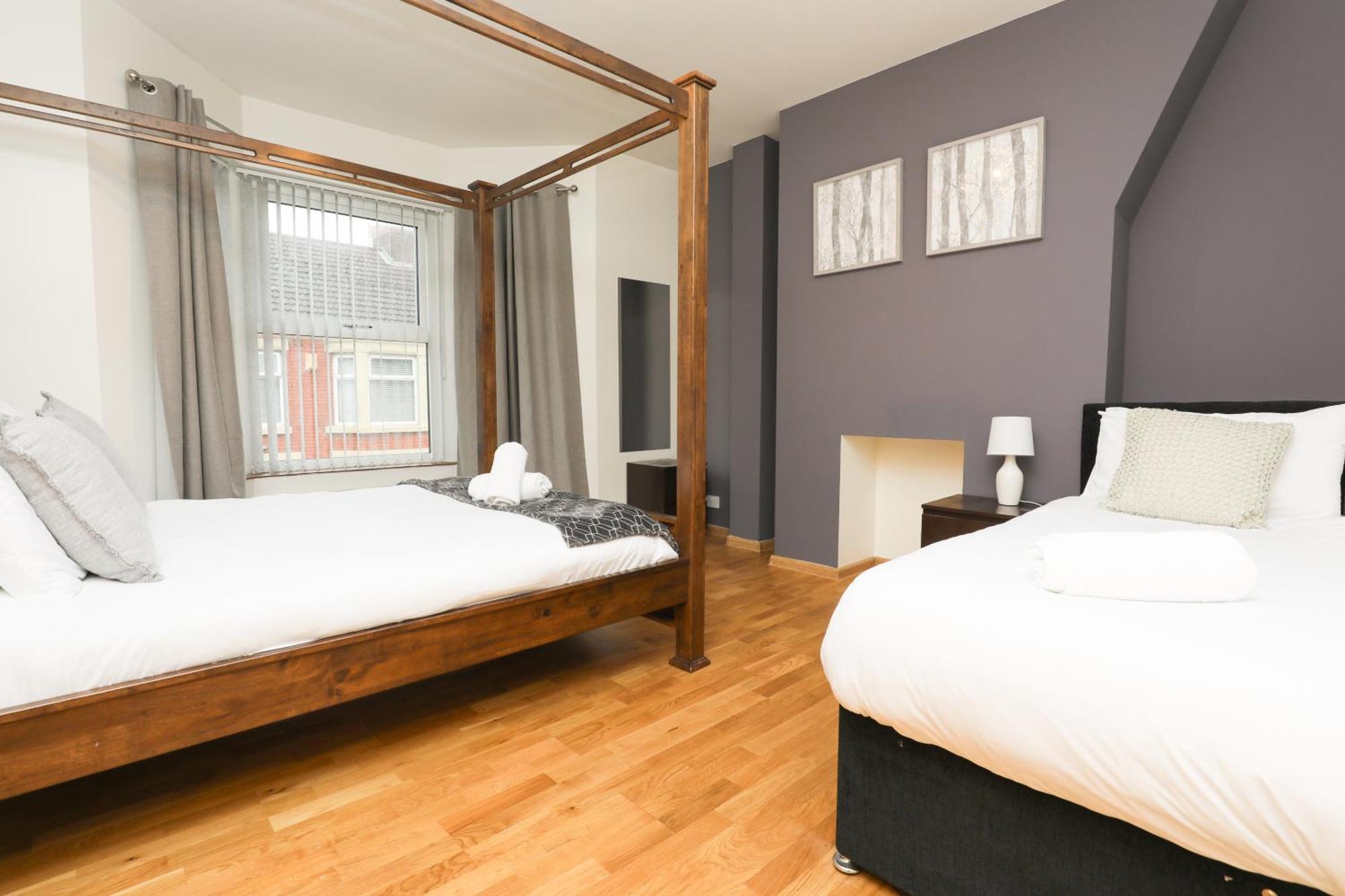 Anfield Luxe Retreat - Stylish Stay With Parking - Steps From Stadium - Short Drive To City Centre リヴァプール エクステリア 写真